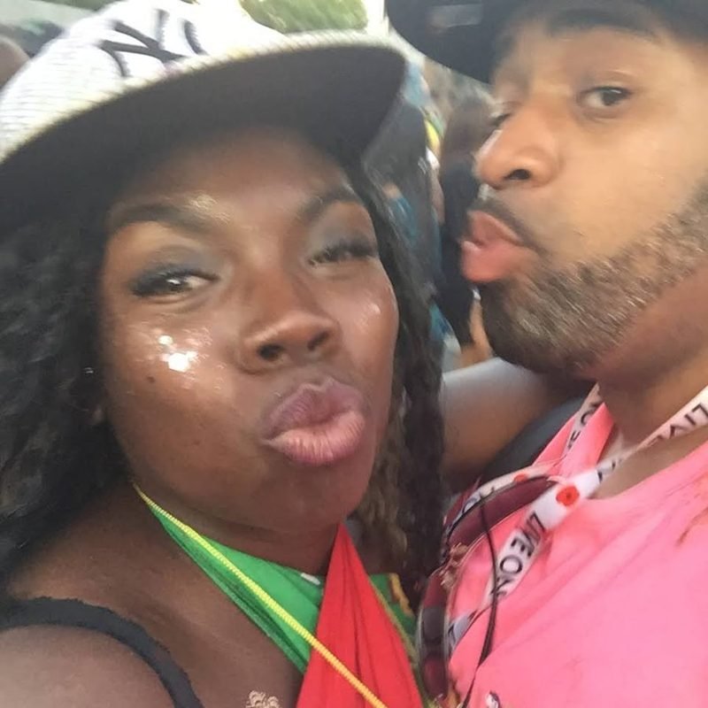 Bear and Carlene pulling kissy faces in a selfie at carnival